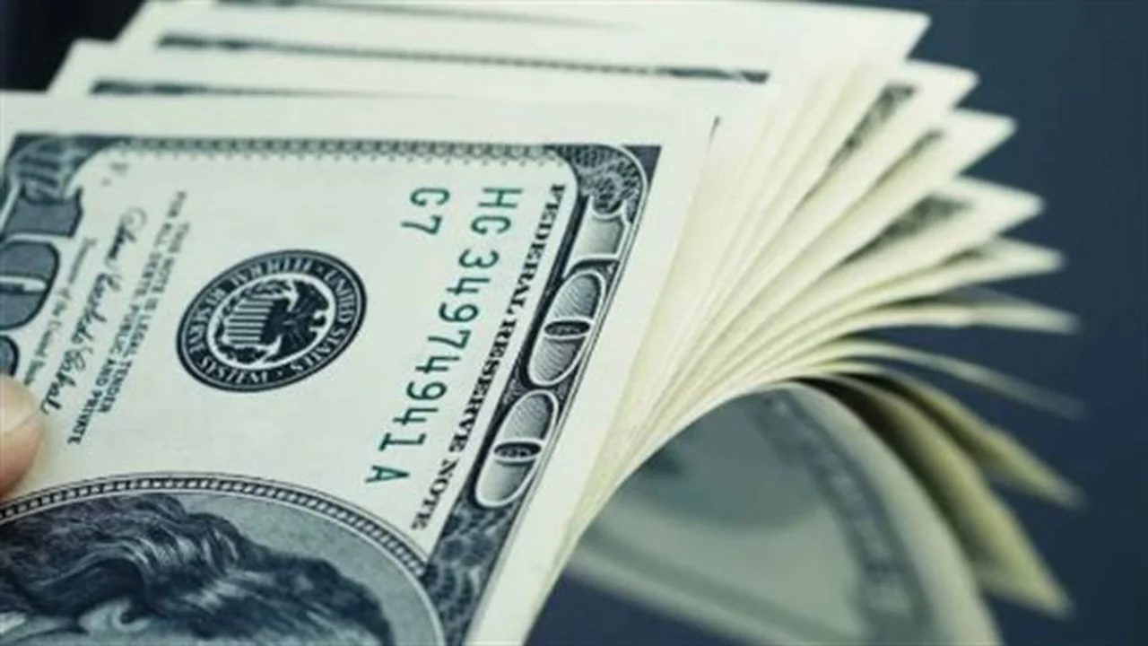 تحديثات الصرف.. سعر الدولار مقابل الجنيه في البنوك المصرية خلال تعاملات الثلاثاء